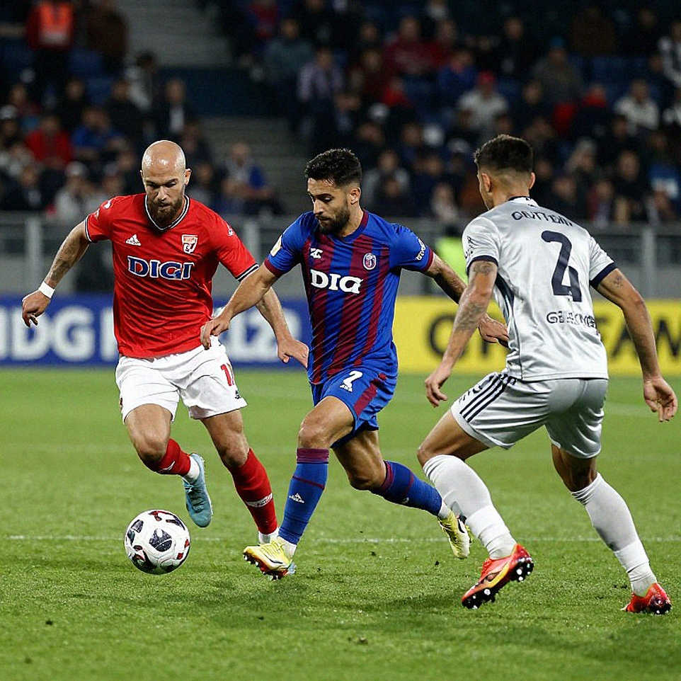 Steven Gerrard và tiếng thở dài của Tottenham: Khi hàng thủ mong manh và hàng công không có kẻ săn bàn Steven Gerrard và tiếng thở dài của Tottenham: Khi hàng thủ mong manh và hàng công không có kẻ săn bàn