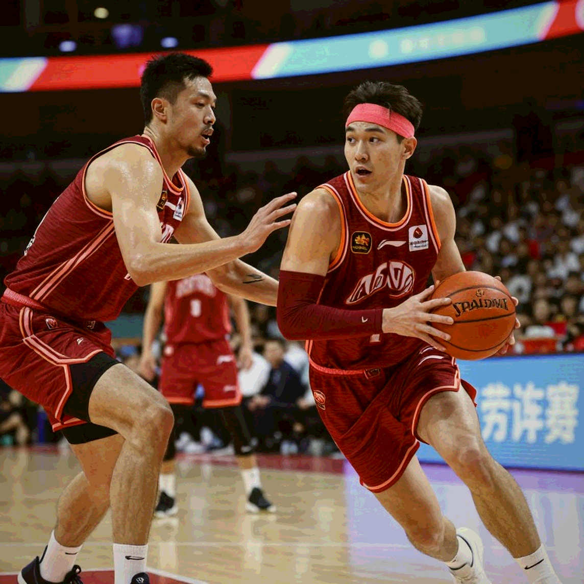 Ateneo 75-72 FEU: 46 điểm hiệp một, 29 điểm hiệp hai, và pha ném hai điểm ở 3,7 giây cuối