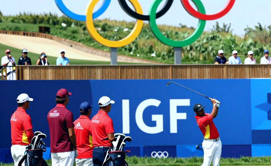 Paul Casey dẫn đầu Omega European Masters sau vòng thứ hai với cú ghi điểm 7 dưới par 63