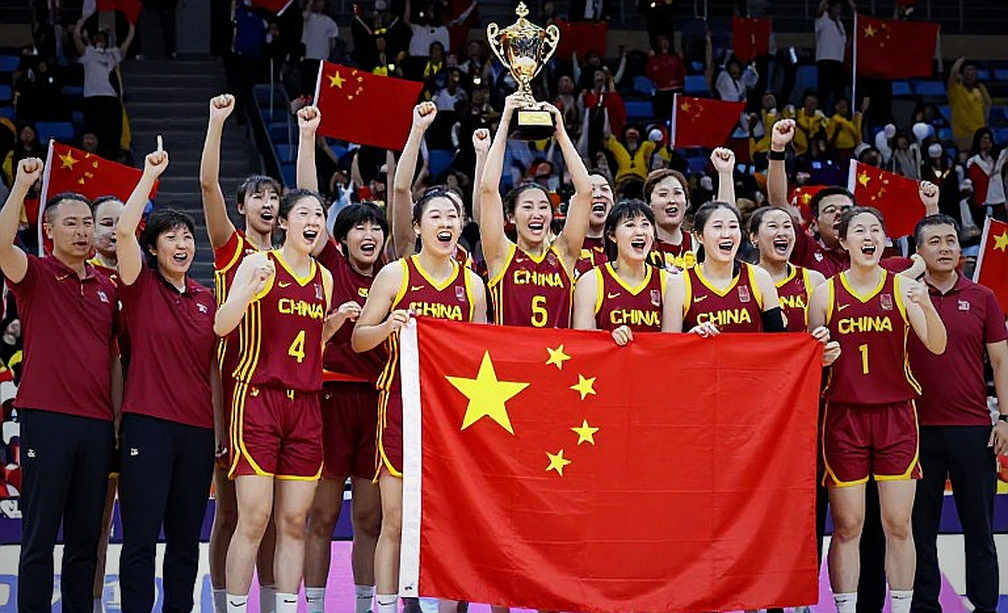 Tiếng Còi Chuyển Nhượng Ngày Đông: Khi Nguồn Tin Yếu Nhất Ngồi Ghế Trọng Tài Chính