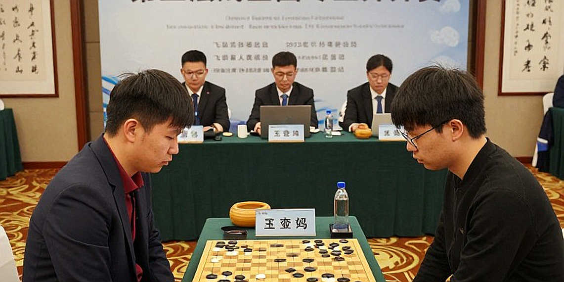 UzChess Cup: Jacobson, Vakhidov và khai cuộc bị gọi sai tên