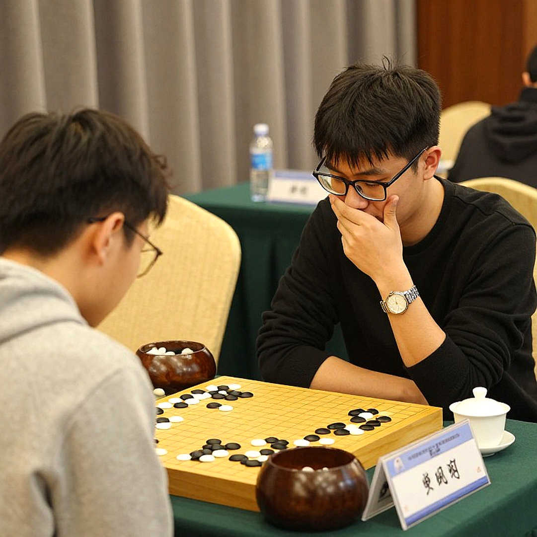 Lá phiếu Samarkand ngày 26/9: Rosenstein hứa đưa Carlsen trở lại và bài toán xung đột lợi ích của FIDE Lá phiếu Samarkand ngày 26/9: Rosenstein hứa đưa Carlsen trở lại và bài toán xung đột lợi ích của FIDE