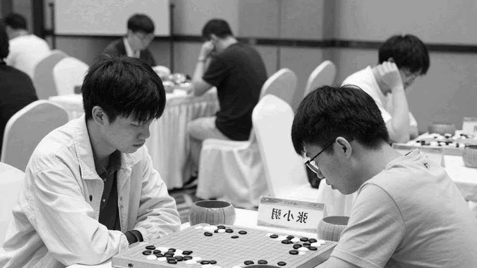 Sindarov hạ Anand, Fyers American Gambits thắng 10-4 ngày khai mạc Global Chess League 2026 tại Bengaluru