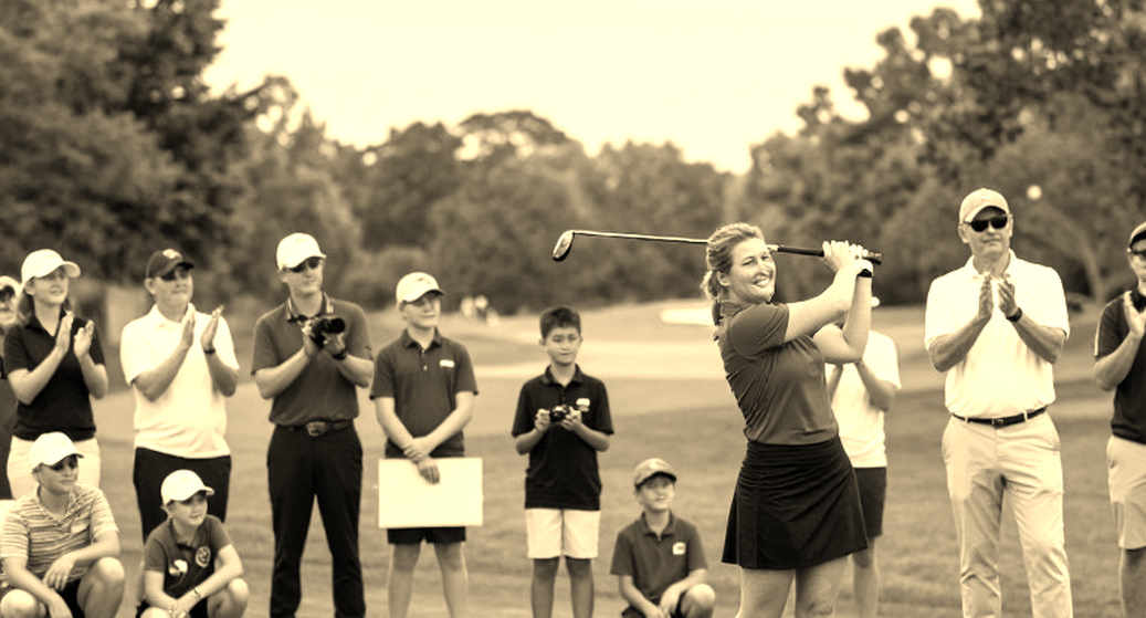 Quả bóng golf và lằn ranh 317 thước: cuộc chiến quyền lực USGA chưa kể hết Quả bóng golf và lằn ranh 317 thước: cuộc chiến quyền lực USGA chưa kể hết