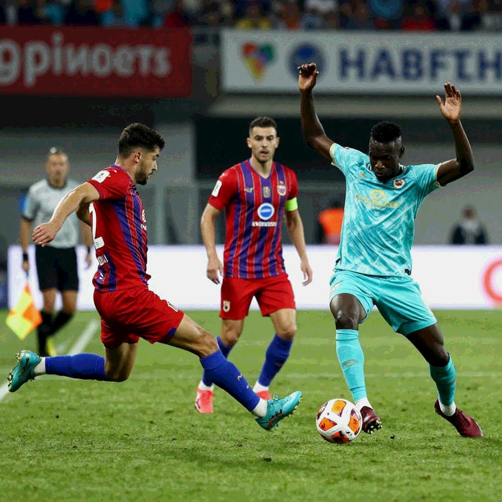 América đuổi trận thắng thứ 100 trước Chivas: hào quang không che nổi vết nứt